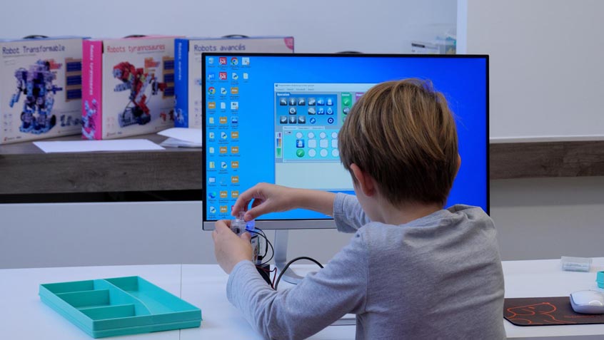  Using interactive whiteboards to teach the fundamentals in primary school