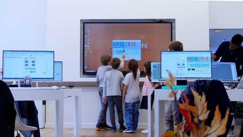 What are the benefits of using an interactive display in preschool and classrooms? 